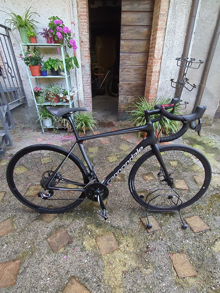 Used Cannondale Synapse Carbon Disc RED eTap 2018 2018 Road & Gravel — image 1 of 3