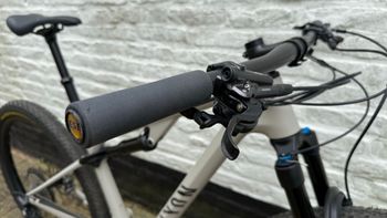Used Canyon Lux Trail CF 7 2023 2023 Mountainbike — image 9 of 17