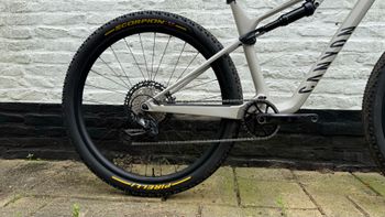 Used Canyon Lux Trail CF 7 2023 2023 Mountainbike — image 3 of 17