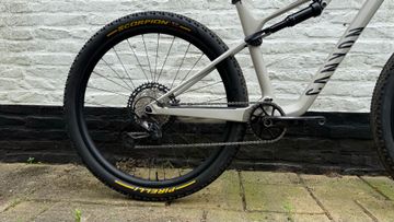 Canyon Lux Trail CF 7 2023 2023 Mountainbike usato, Verde — immagine 3 di 17