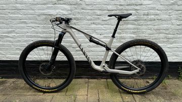 Canyon Lux Trail CF 7 2023 2023 Mountainbike usato, Verde — immagine 2 di 17