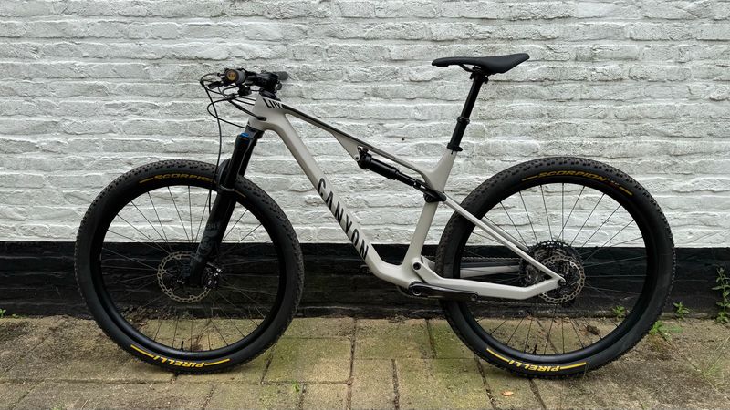 Canyon Lux Trail CF 7 2023 2023 Mountainbike usato, Verde — immagine 2 di 17