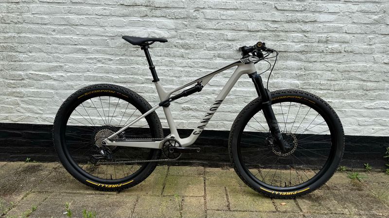 Canyon Lux Trail CF 7 2023 2023 Mountainbike usato, Verde — immagine 1 di 17