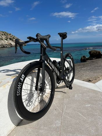 Used Canyon Aeroad SRAM Red eTap AXS 2024 Road & Gravel — image 2 of 3
