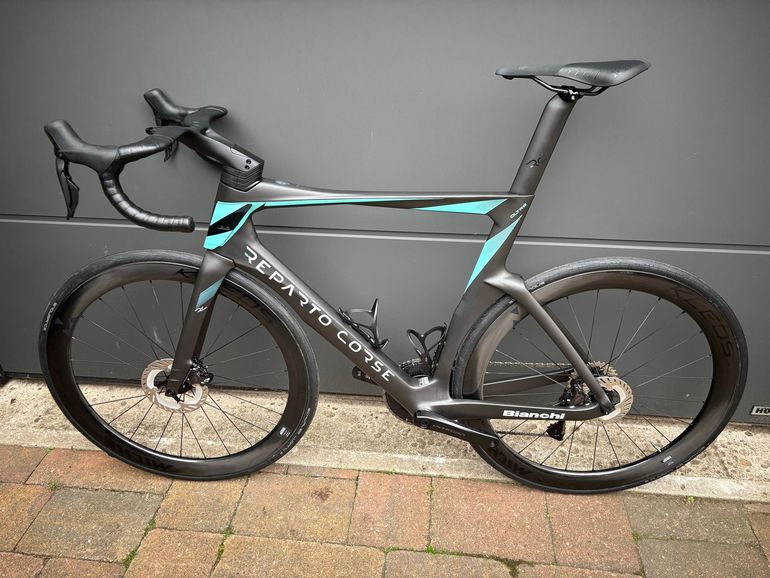 Used Bianchi Oltre PRO SHIMANO ULTEGRA DI2 2025 2025 Road & Gravel, Schwarz — image 12 of 17