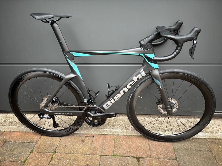 Used Bianchi Oltre PRO SHIMANO ULTEGRA DI2 2025 2025 Road & Gravel, Schwarz — image 1 of 17