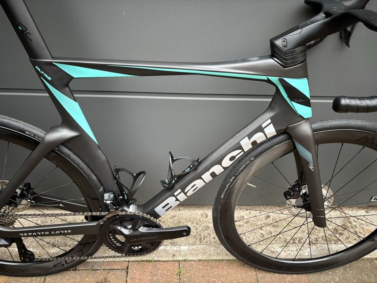 Used Bianchi Oltre PRO SHIMANO ULTEGRA DI2 2025 2025 Road & Gravel, Schwarz — image 2 of 17