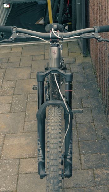 Used Trek Slash Other 2026 Mountainbike, Light Gray — image 2 of 10