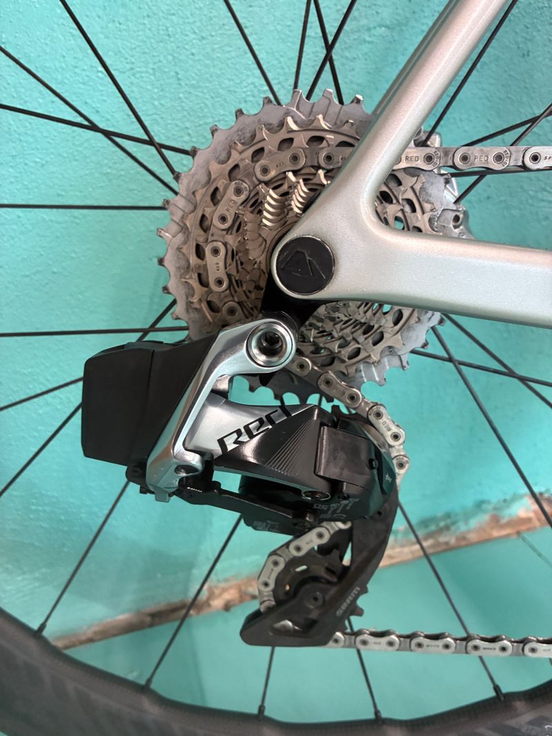 Used Canyon Ultimate CFR eTap 2023 2023 Road & Gravel, Light Gray — image 3 of 5