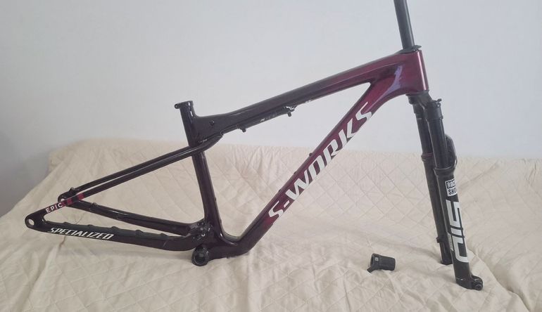 Used Specialized Epic Frameset 2025 Mountainbike, Red — image 1 of 3