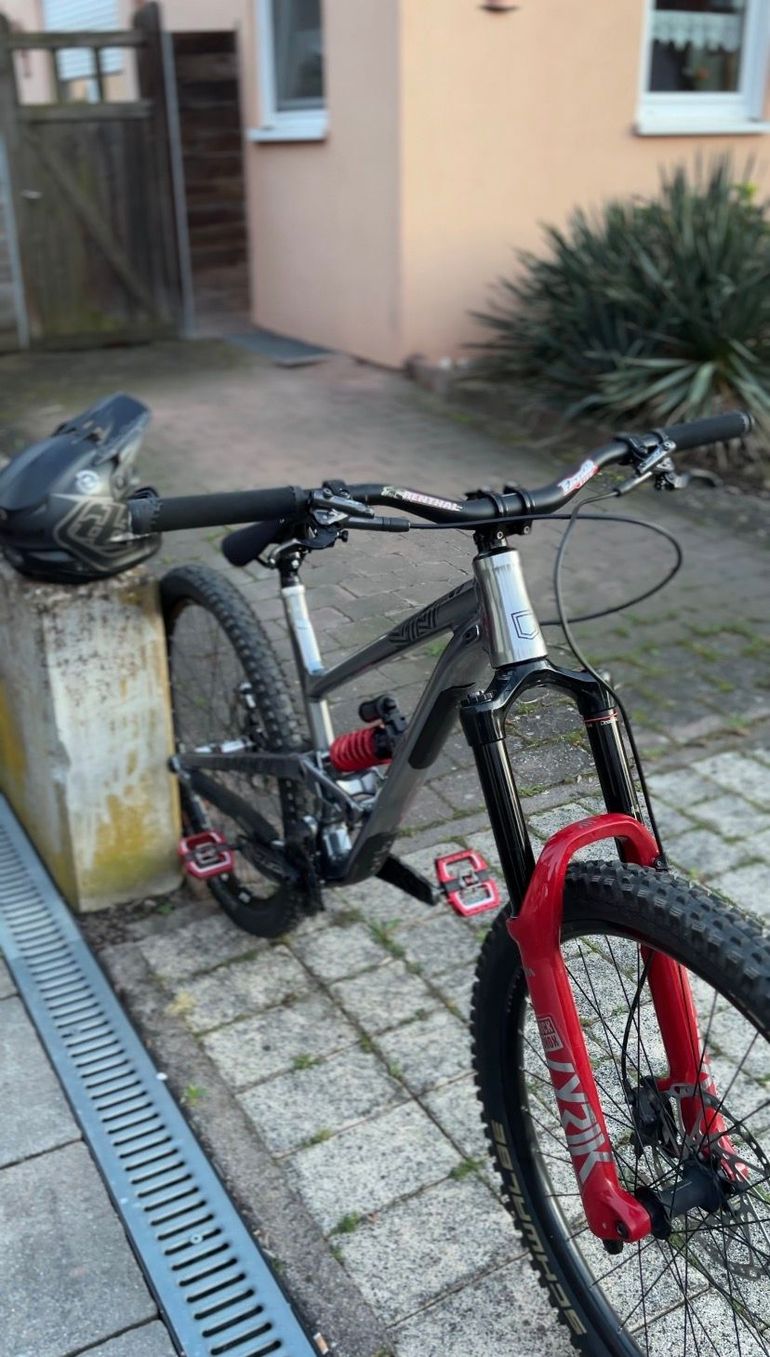 Used Commencal CLASH RACE 2020 2020 Mountainbike, Light Gray, 27.5 — image 3 of 5