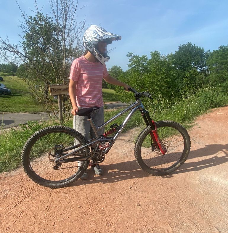 Used Commencal CLASH RACE 2020 2020 Mountainbike, Light Gray, 27.5 — image 5 of 5
