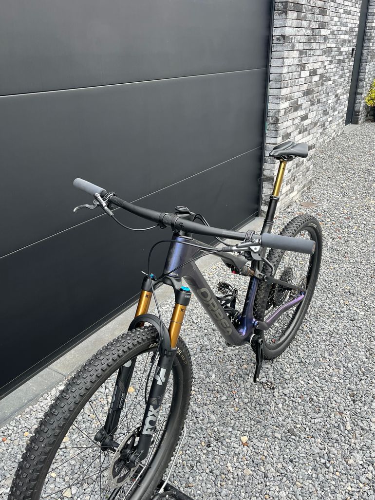 Used Orbea OIZ M-TEAM AXS 2025 2025 Mountainbike, Violett, 29 — image 8 of 12