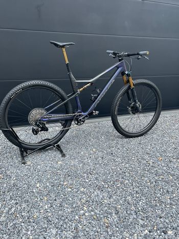 Used Orbea OIZ M-TEAM AXS 2025 2025 Mountainbike, Violett, 29 — image 2 of 12