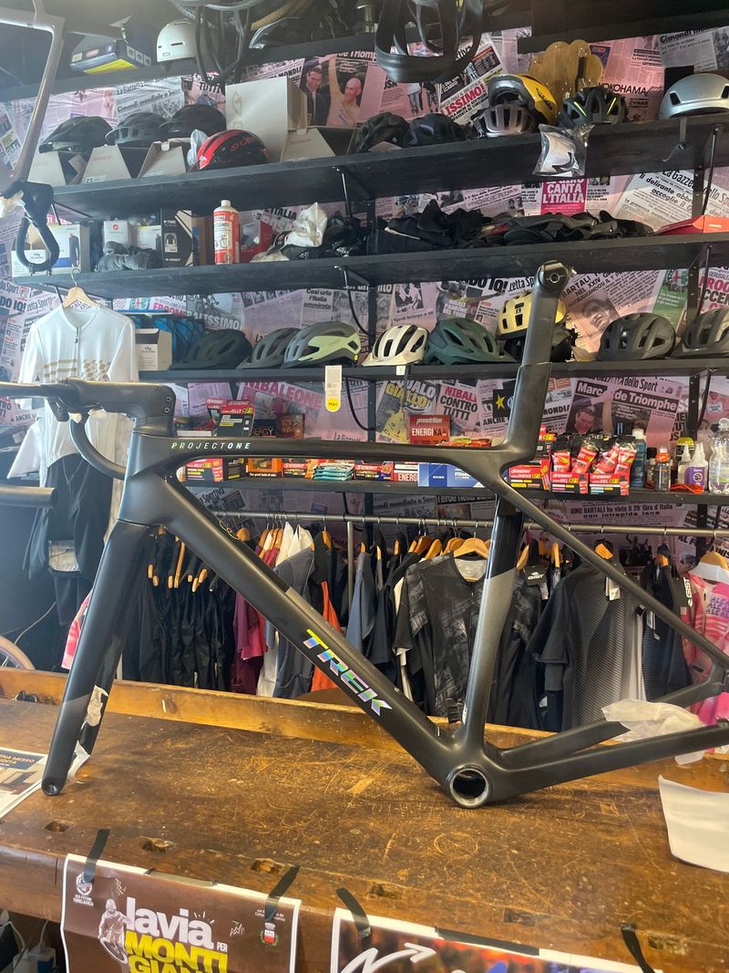 Używany Trek Madone SL 7 Gen 8 2025 Frameset 2025 Road & Gravel — zdjęcie 2 z 3