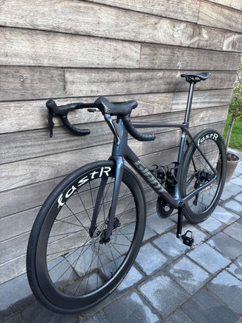 Used Giant TCR Advanced Pro 0 Di2 2025 2025 Road & Gravel — image 3 of 11