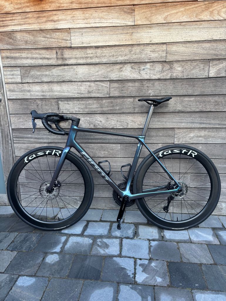 Used Giant TCR Advanced Pro 0 Di2 2025 2025 Road & Gravel — image 2 of 11