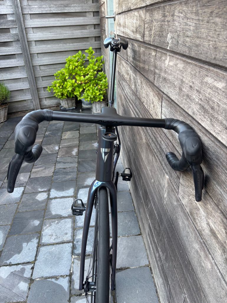 Used Giant TCR Advanced Pro 0 Di2 2025 2025 Road & Gravel — image 6 of 11