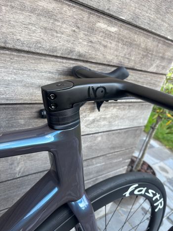 Used Giant TCR Advanced Pro 0 Di2 2025 2025 Road & Gravel — image 7 of 11