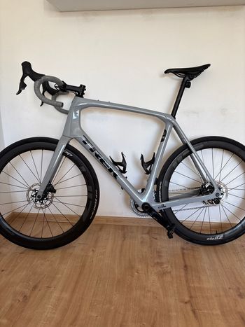 Used Trek Domane SL 6 AXS Gen 4 2024 2024 Road & Gravel — image 2 of 11