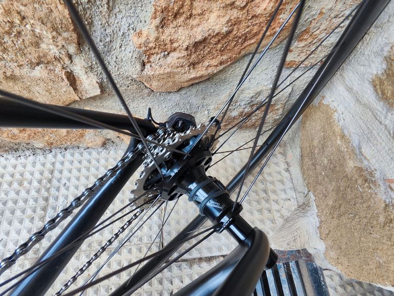 Used Specialized Tarmac Shimano Ultegra Di2 2016 Road & Gravel — image 7 of 30