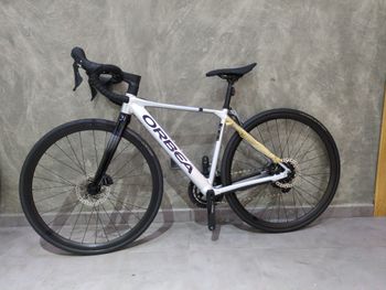 Used Orbea GAIN D30 2024 2024 Road & Gravel, Light Gray — image 2 of 6