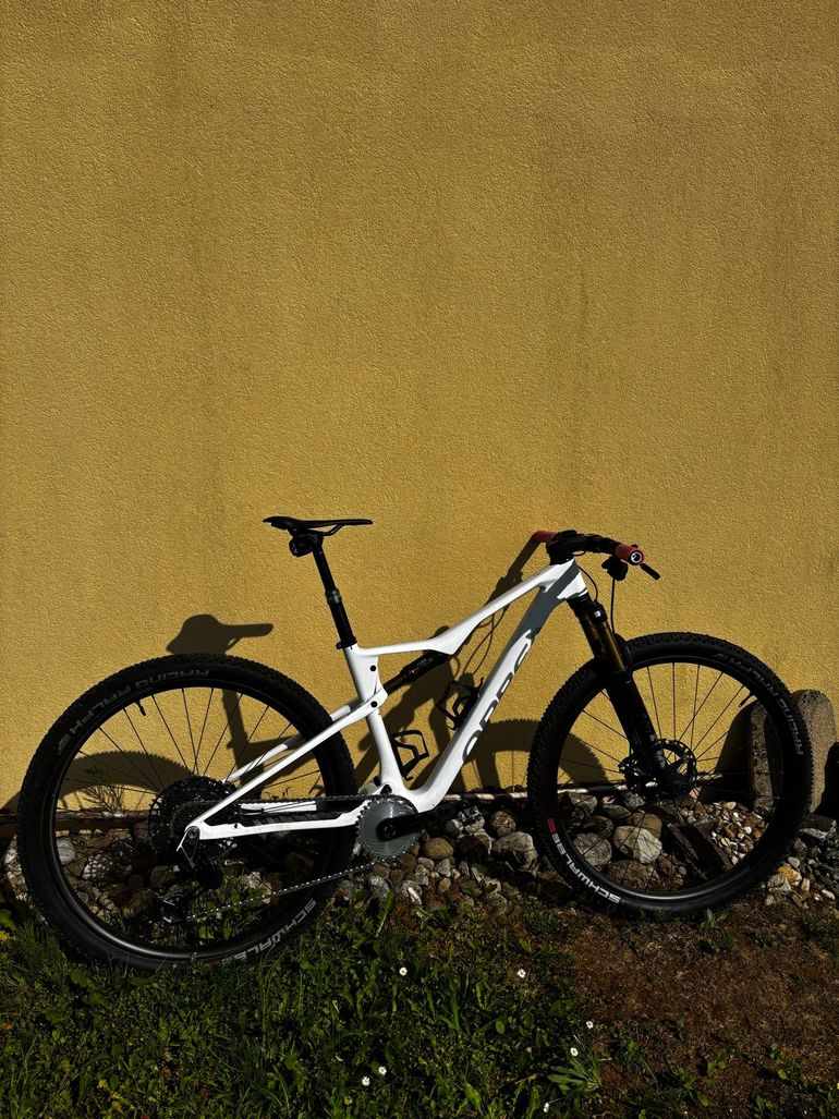 Used Orbea OIZ M-TEAM AXS 2024 2024 Mountainbike, Weiß, 29 — image 3 of 12