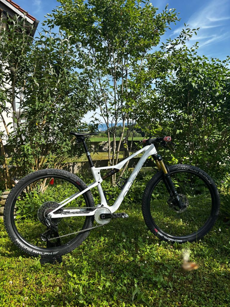 Used Orbea OIZ M-TEAM AXS 2024 2024 Mountainbike, Weiß, 29 — image 8 of 12
