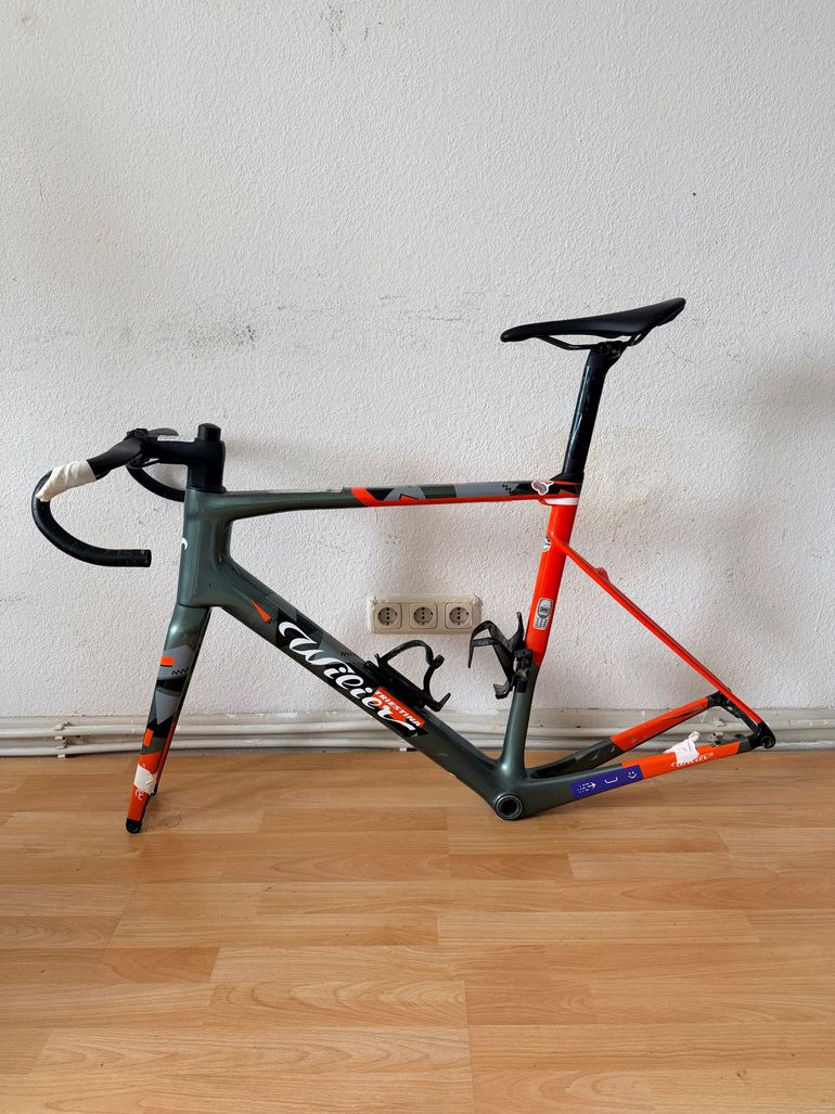 Used Wilier RAVE SLR 2023 Frameset 2023 Road & Gravel, Green — image 8 of 10