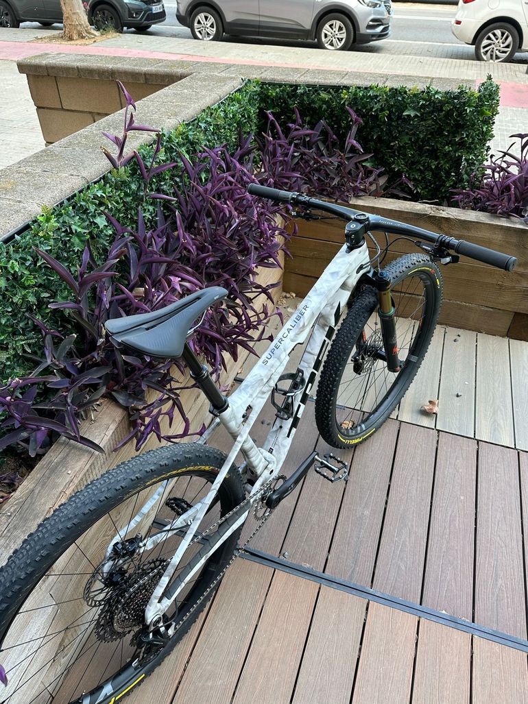 Used Trek Trek Supercaliber Gen 1 Custom 2022 Mountainbike — image 5 of 17