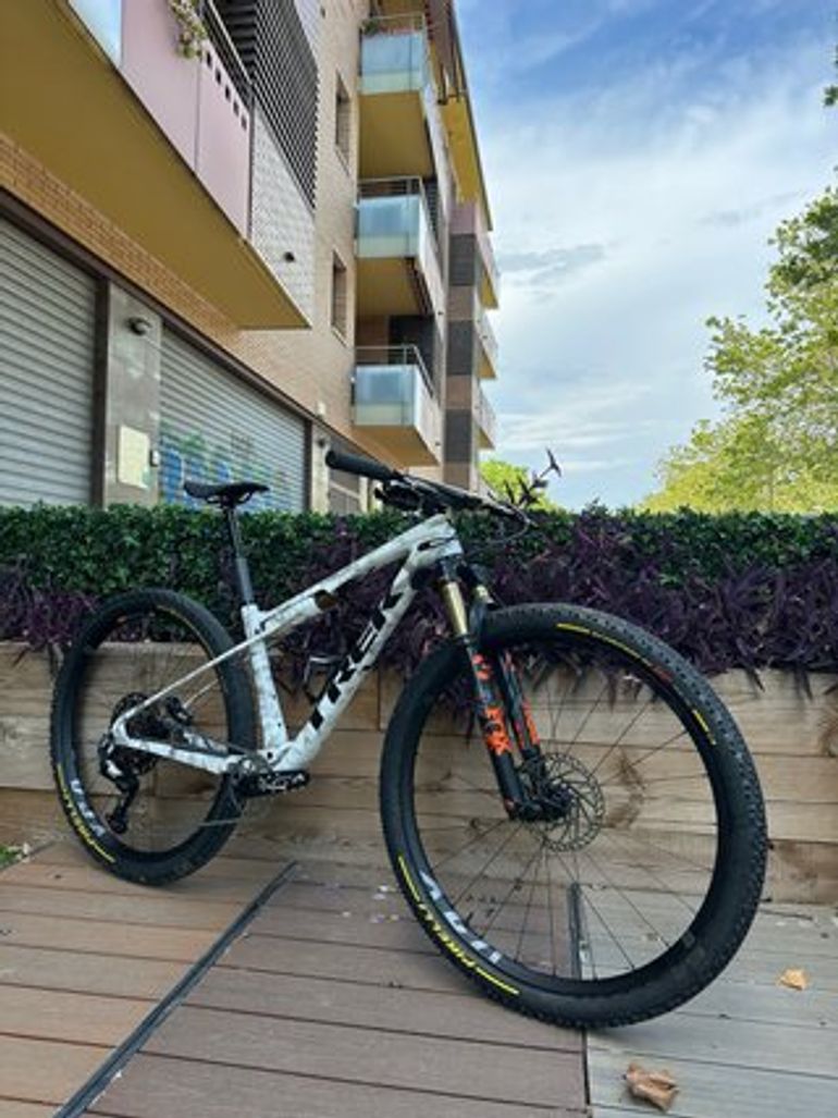 Used Trek Trek Supercaliber Gen 1 Custom 2022 Mountainbike — image 2 of 17