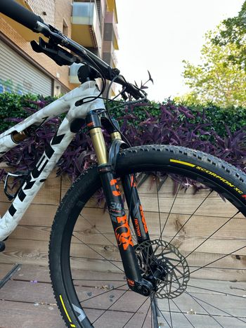 Used Trek Trek Supercaliber Gen 1 Custom 2022 Mountainbike — image 13 of 17