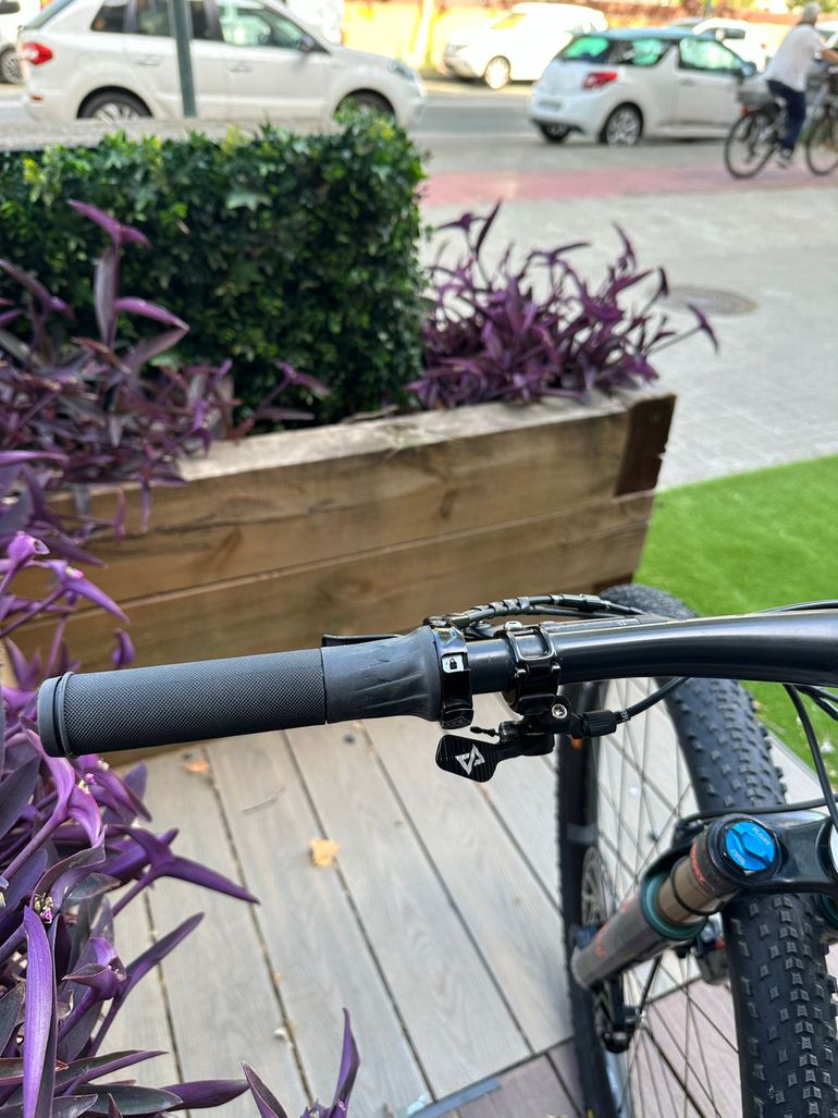 Used Trek Trek Supercaliber Gen 1 Custom 2022 Mountainbike — image 7 of 17