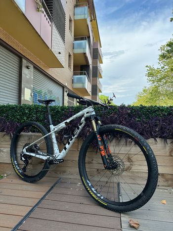 Used Trek Trek Supercaliber Gen 1 Custom 2022 Mountainbike — image 1 of 17