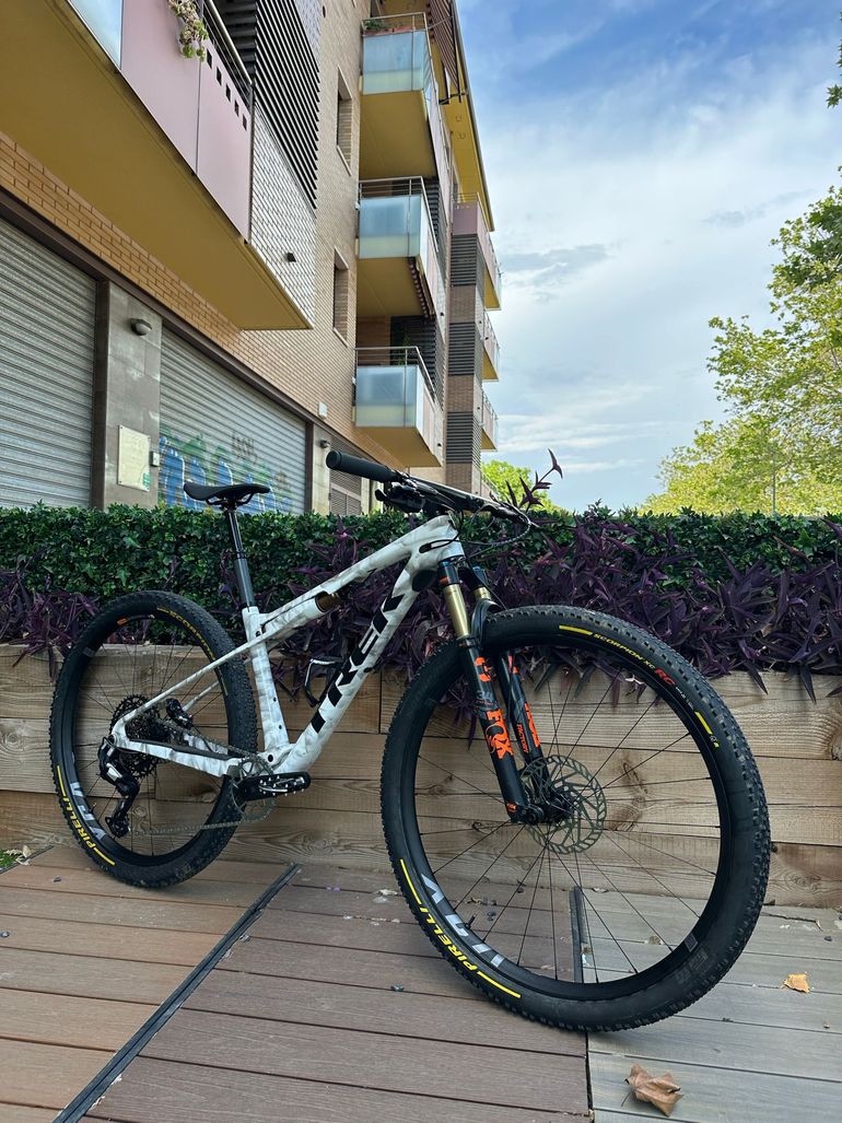 Used Trek Trek Supercaliber Gen 1 Custom 2022 Mountainbike — image 1 of 17