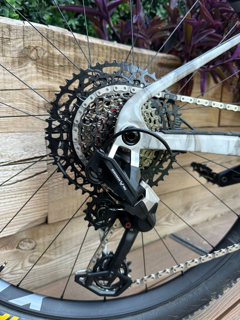 Used Trek Trek Supercaliber Gen 1 Custom 2022 Mountainbike — image 11 of 17