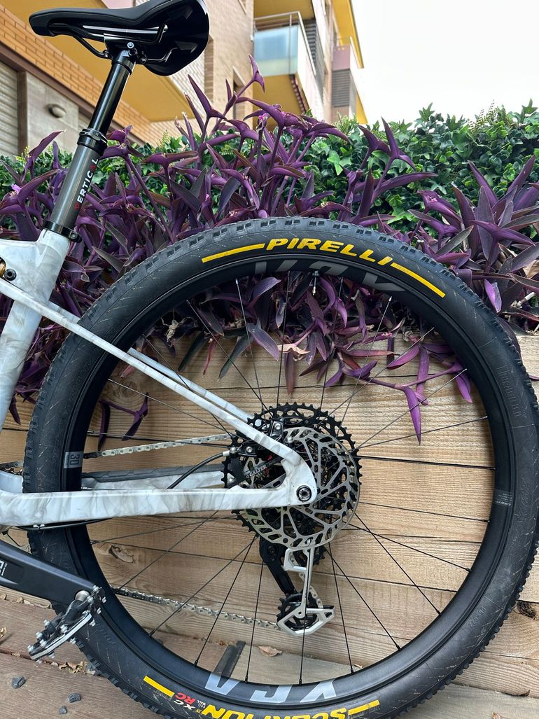 Used Trek Trek Supercaliber Gen 1 Custom 2022 Mountainbike — image 3 of 17