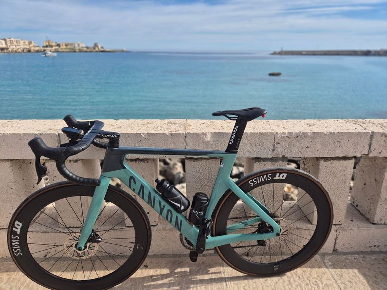 Used Canyon Aeroad CF SLX 7 Disc eTap 2022 2022 Road & Gravel, Green — image 4 of 5