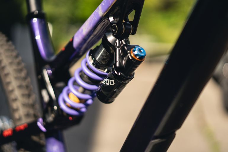 Used Rocky Mountain Altitude Carbon 70 2021 2021 Mountainbike, Purple, 27.5, 29 — image 14 of 26