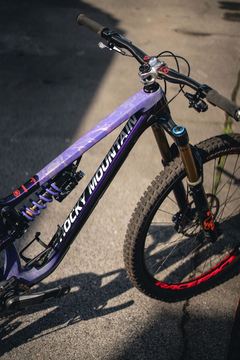 Used Rocky Mountain Altitude Carbon 70 2021 2021 Mountainbike, Purple, 27.5, 29 — image 2 of 26