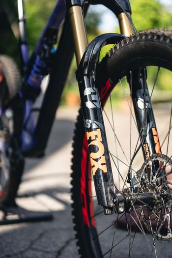 Used Rocky Mountain Altitude Carbon 70 2021 2021 Mountainbike, Purple, 27.5, 29 — image 17 of 26