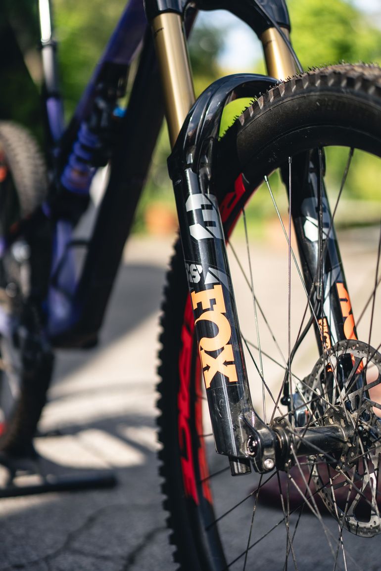 Used Rocky Mountain Altitude Carbon 70 2021 2021 Mountainbike, Purple, 27.5, 29 — image 17 of 26
