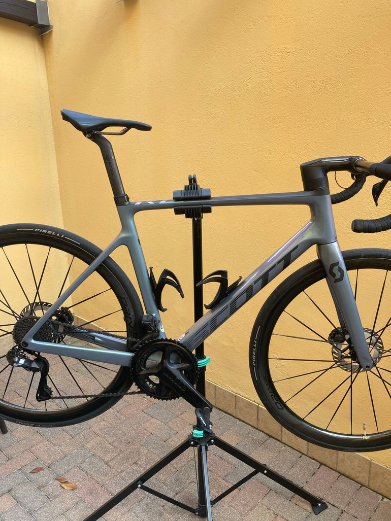 Used Scott Addict RC 15 2024 Frameset 2024 Road & Gravel, Gris claro — image 2 of 4