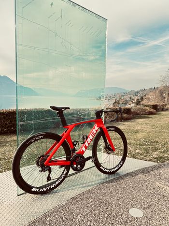 Used Trek Madone SLR 6 Gen 7 2024 2024 Road & Gravel, Rot — image 2 of 3