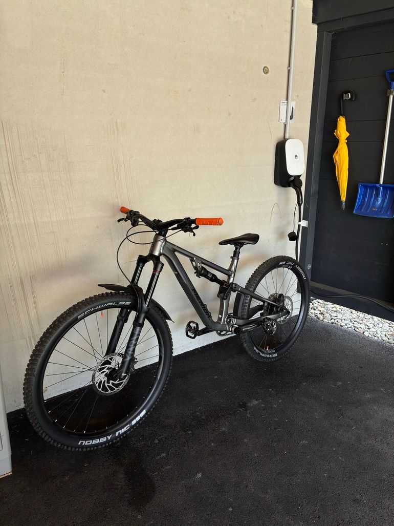 Used Merida ONE-SIXTY 500 2023 2023 Mountainbike, Grigio chiaro — image 1 of 6