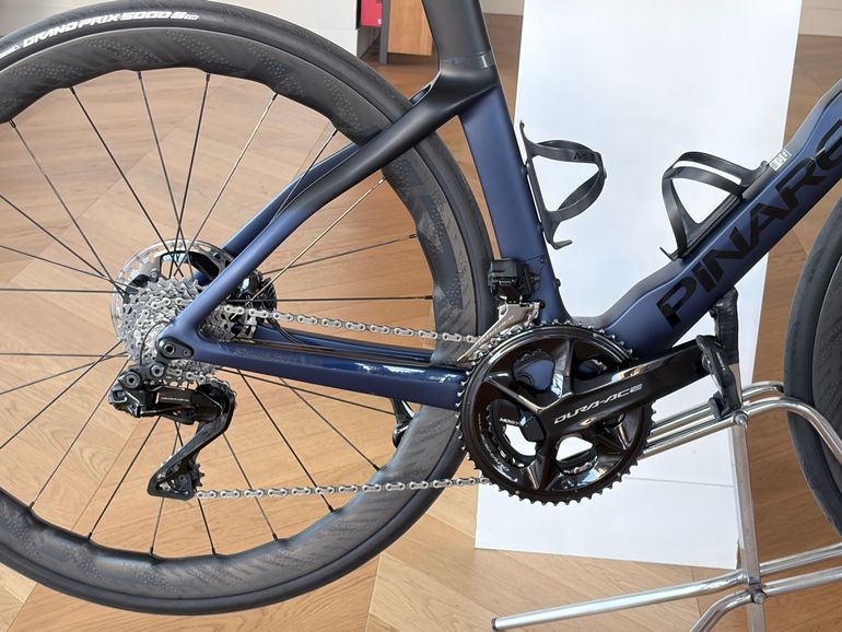 Used Pinarello DOGMA F DURA ACE Di2 Disc 2023 2023 Road & Gravel, Black — image 7 of 7