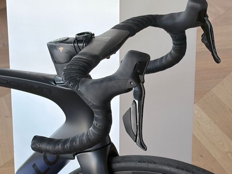 Used Pinarello DOGMA F DURA ACE Di2 Disc 2023 2023 Road & Gravel, Black — image 5 of 7
