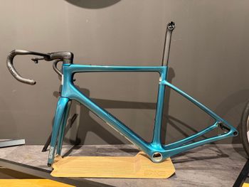 Used Enve Fray Premium RED 2025 Frameset 2025 Road & Gravel — image 2 of 11