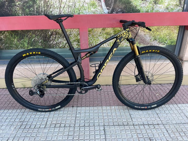 Used Orbea oiz Custom Shimano Deore XT 2022 Mountainbike, Black — image 2 of 8