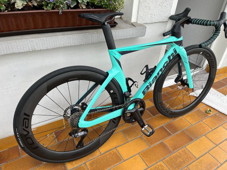 Used Bianchi Oltre Comp Ultegra Di2 2024 2024 Road & Gravel, Blue — image 4 of 9